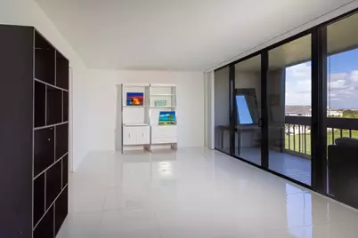 2000 Presidential Way #702, West Palm Beach, FL 33401 - Photo 8