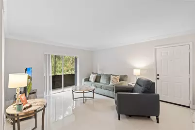 567 Trace Circle #104, Deerfield Beach, FL 33441 - Photo 2