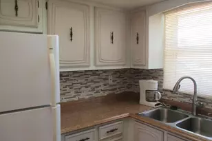2715 Emory Dr E, West Palm Beach, FL 33415 - Photo 4