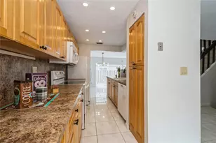 8208 NW 8th Pl NW, Plantation, FL 33324 - Photo 8