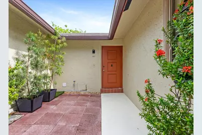 1821 NE 40th Court #305, Pompano Beach, FL 33064 - Photo 4