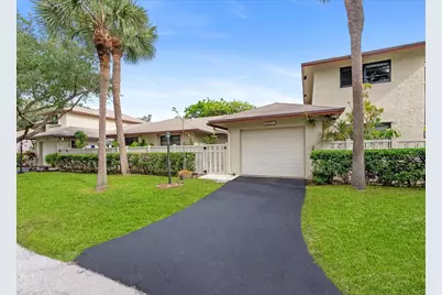 1821 NE 40th Court #305, Pompano Beach, FL 33064 - Photo 2