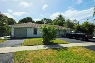 810 NE 9th Ave, Deerfield Beach, FL 33441 - Photo 1
