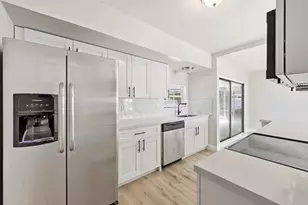 810 NE 9th Ave, Deerfield Beach, FL 33441 - Photo 10
