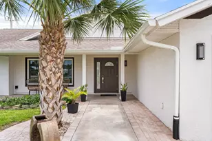 701 SE Dolphin Dr, Stuart, FL 34996 - Photo 2