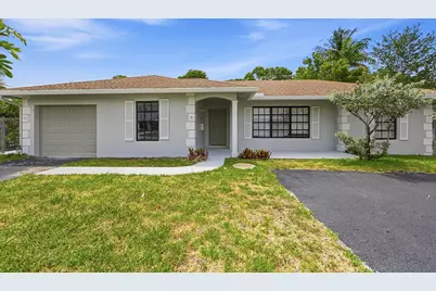 8 NE 9th Avenue, Deerfield Beach, FL 33441 - Photo 2
