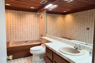 879 NE 195th St, Miami, FL 33179 - Photo 22