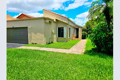 566 Village Lake Drive, Weston, FL 33326 - Photo 1