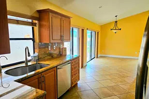 566 Village Lake Dr, Weston, FL 33326 - Photo 10