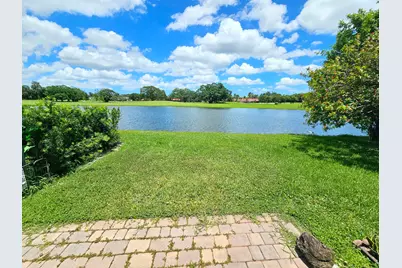 566 Village Lake Drive, Weston, FL 33326 - Photo 12