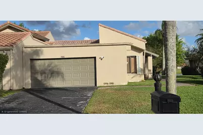 566 Village Lake Drive, Weston, FL 33326 - Photo 4