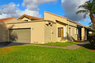 566 Village Lake Dr, Weston, FL 33326 - Photo 2