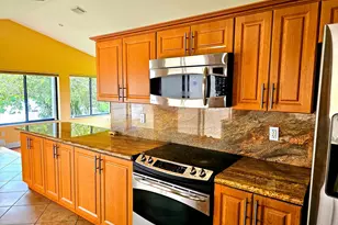 566 Village Lake Dr, Weston, FL 33326 - Photo 10