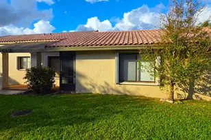566 Village Lake Dr, Weston, FL 33326 - Photo 4