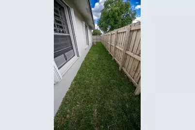 110 NW 6th Avenue, Dania Beach, FL 33004 - Photo 10