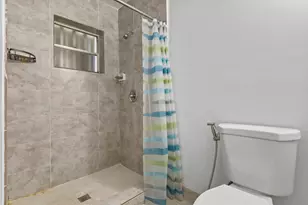 1450 W 37th St, Hialeah, FL 33012 - Photo 44
