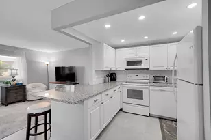 646 Flanders N, Delray Beach, FL 33484 - Photo 10