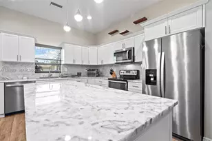 9265 NW 16th St, Pembroke Pines, FL 33024 - Photo 4