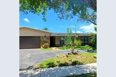 1421 NW 114th Avenue, Pembroke Pines, FL 33026 - Photo 2