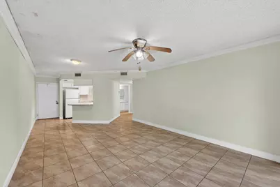 8373 Lake Drive #101, Doral, FL 33166 - Photo 4