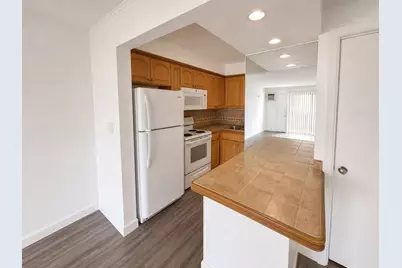 510 Lake Shore Drive #5, West Palm Beach, FL 33403 - Photo 4