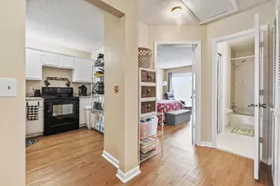 2641 Gately Dr W, West Palm Beach, FL 33415 - Photo 10