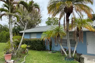 9627 SE Crest Ct, Hobe Sound, FL 33455 - Photo 2