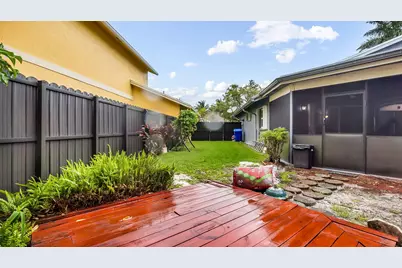 9720 SW 12th Street, Pembroke Pines, FL 33025 - Photo 20