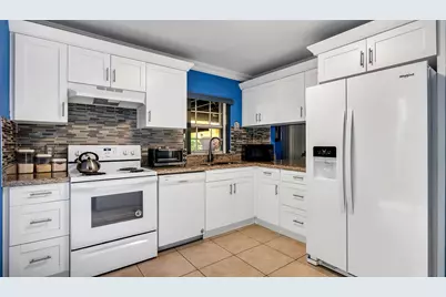 9720 SW 12th Street, Pembroke Pines, FL 33025 - Photo 8