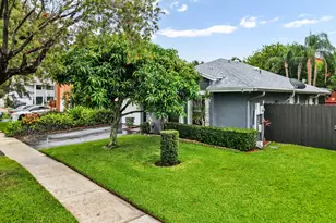 9720 SW 12th St, Pembroke Pines, FL 33025 - Photo 1