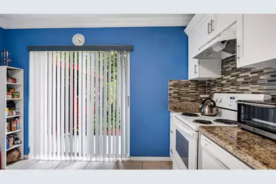 9720 SW 12th Street, Pembroke Pines, FL 33025 - Photo 10