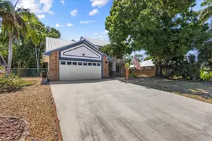 2250 SE Country Club Ln, Stuart, FL 34996 - Photo 34