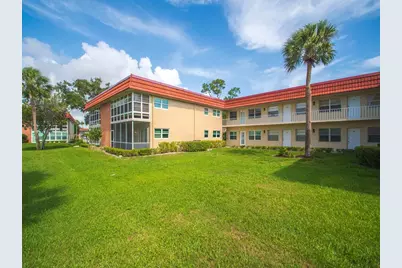 105 Spring Lake Court #102, Vero Beach, FL 32962 - Photo 4