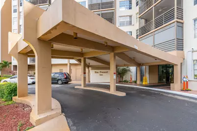 900 Saint Charles Place #221, Pembroke Pines, FL 33026 - Photo 2