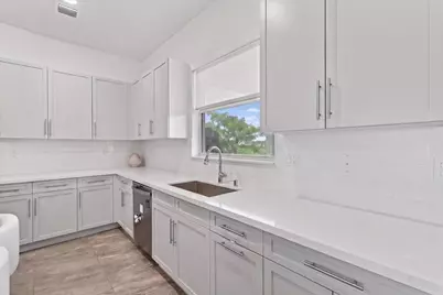 2010 Meadows Drive, Davie, FL 33324 - Photo 18