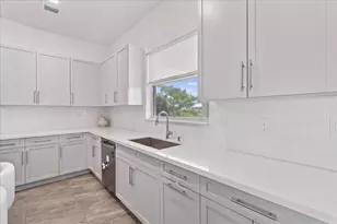 2010 Meadows Dr, Davie, FL 33324 - Photo 18