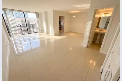 17021 N Bay Road, Sunny Isles Beach, FL 33160 - Photo 2