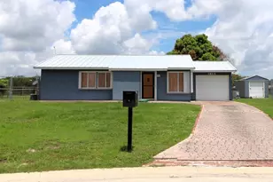 1815 SE Wexford Ct, Port Saint Lucie, FL 34952 - Photo 2