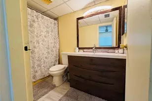 1015 Country Club Dr, Margate, FL 33063 - Photo 22