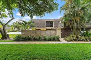 108 1st Terrace, Palm Beach Gardens, FL 33418 - Photo 2