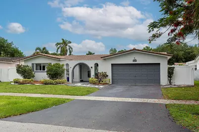 10476 NW 3rd Street, Plantation, FL 33324 - Photo 2