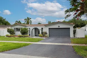 10476 NW 3rd St, Plantation, FL 33324 - Photo 2