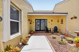 2305 SW 23rd Cranbrook Dr, Boynton Beach, FL 33436 - Photo 4
