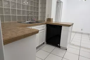 7315 NW 57th Pl, Tamarac, FL 33321 - Photo 4