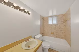 1100 NE 191st St, Miami, FL 33179 - Photo 18