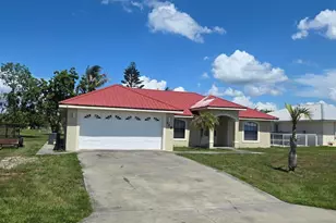 328 W Sugarland Circle, Clewiston, FL 33440 - Photo 2