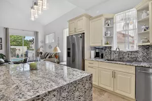 32 Monterey Pointe Dr, Palm Beach Gardens, FL 33418 - Photo 16
