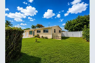124 Abaco Drive, Palm Springs, FL 33461 - Photo 2