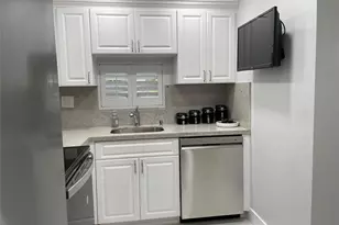 9420 S Hollybrook Lake Dr, Pembroke Pines, FL 33025 - Photo 2