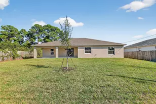 1267 SW Edinburgh Dr, Port Saint Lucie, FL 34953 - Photo 4